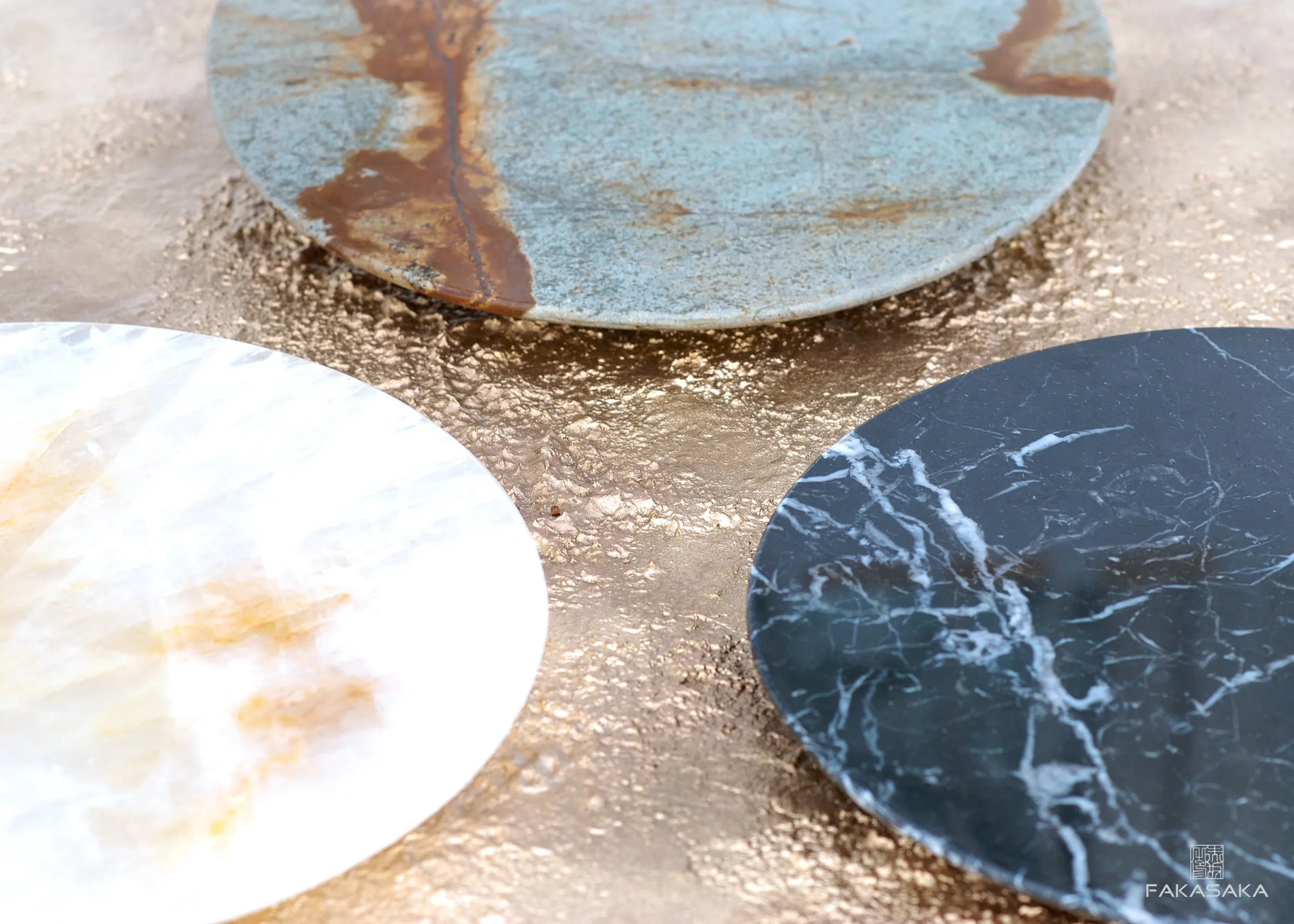 ALEXIA DRINK TABLE<br><br>TRANSLUCENT ONYX<br>BLACKBROWN BRONZE