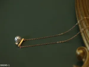 Balance beam pearl  necklace