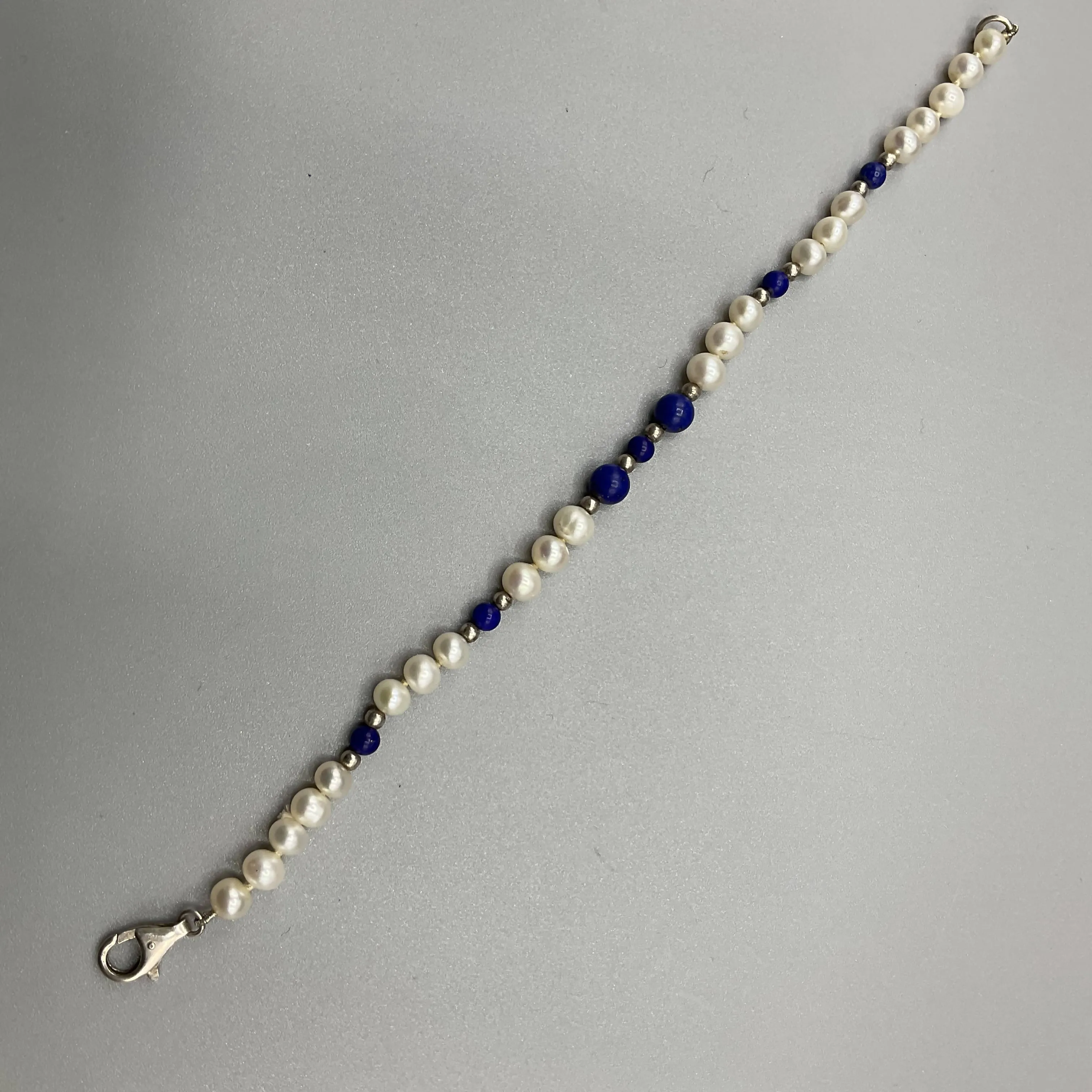 Lapis lazuli, pearl and silver bracelet