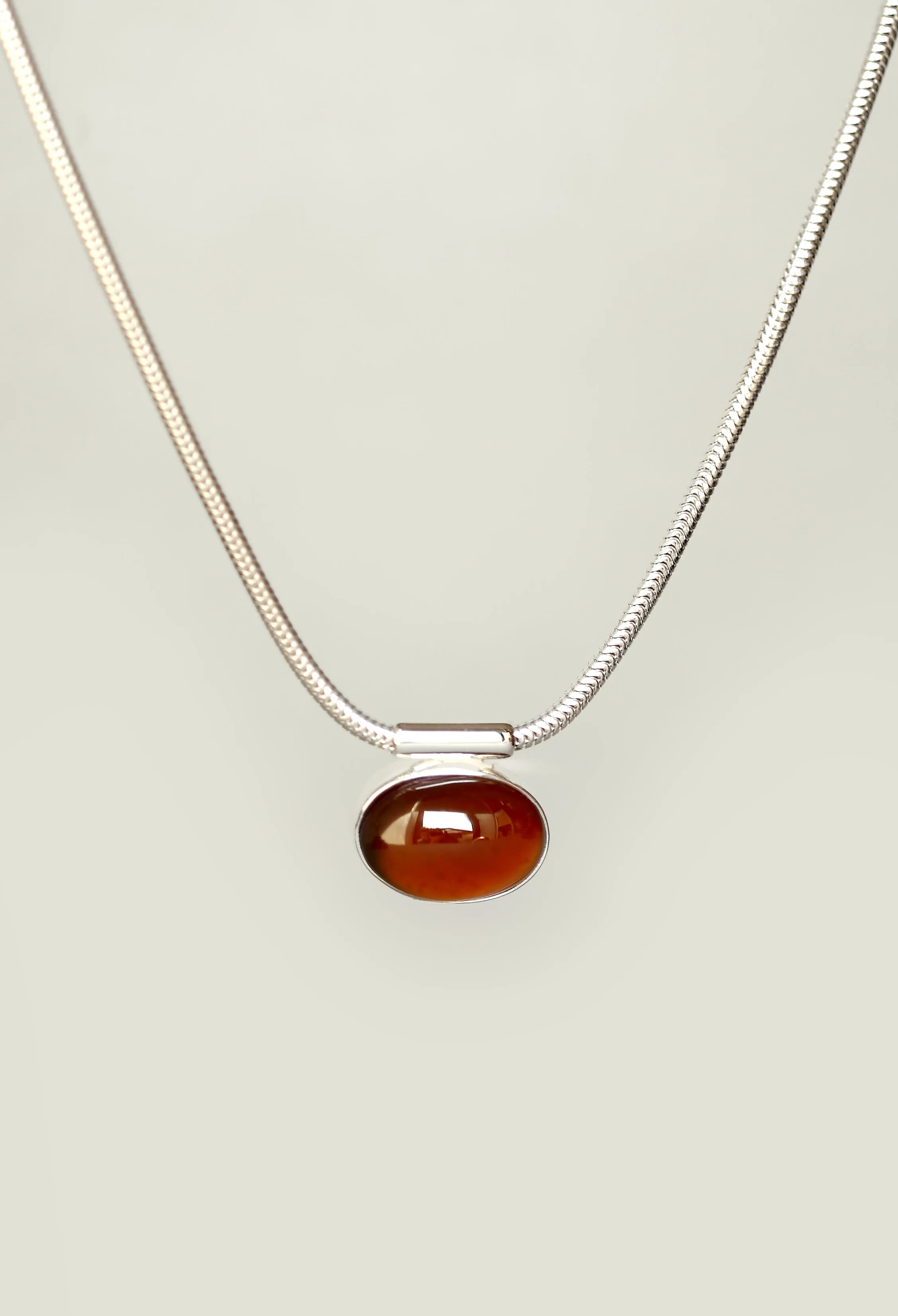 OVAL GARNET NECKLACE
