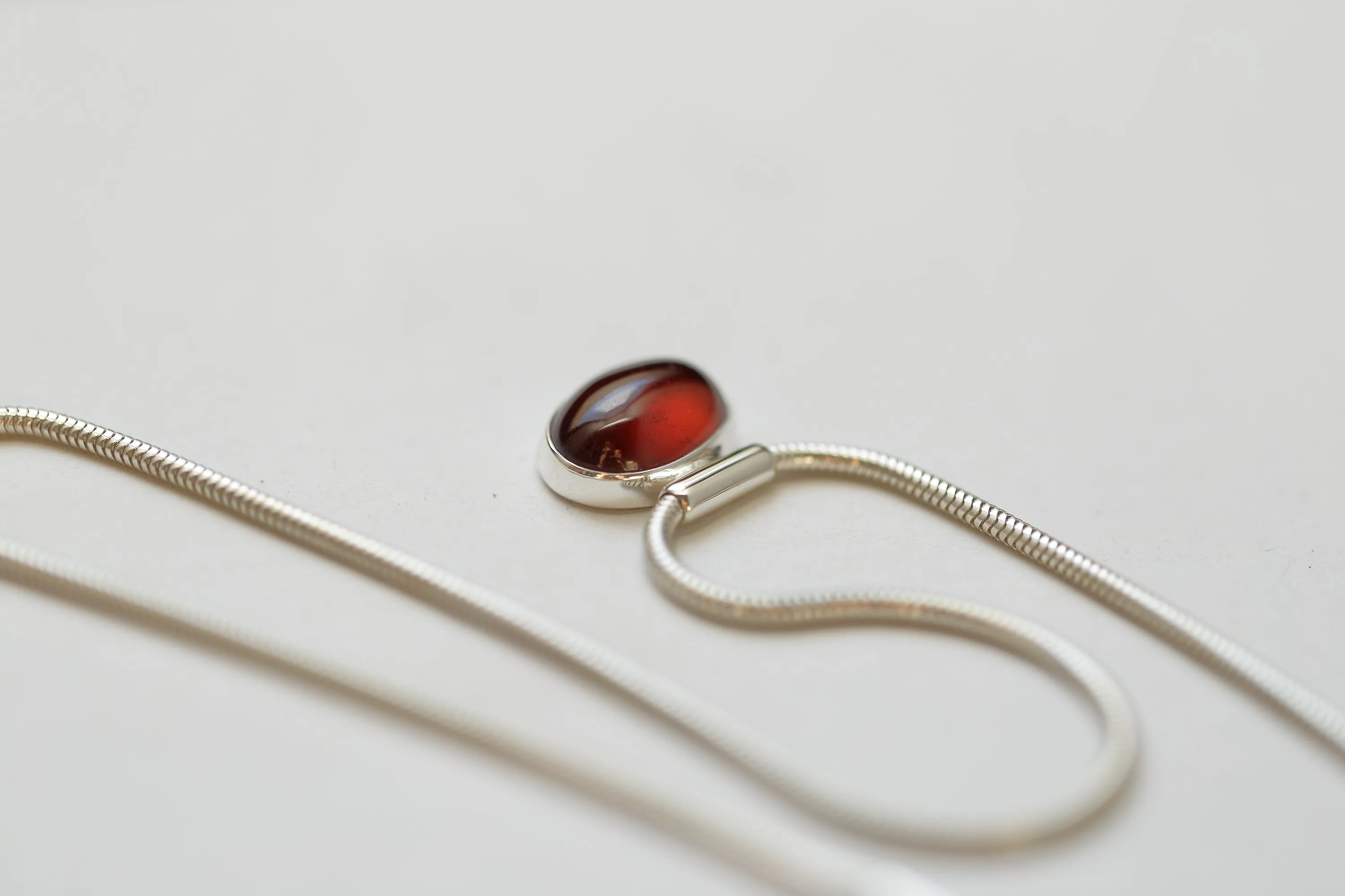 OVAL GARNET NECKLACE