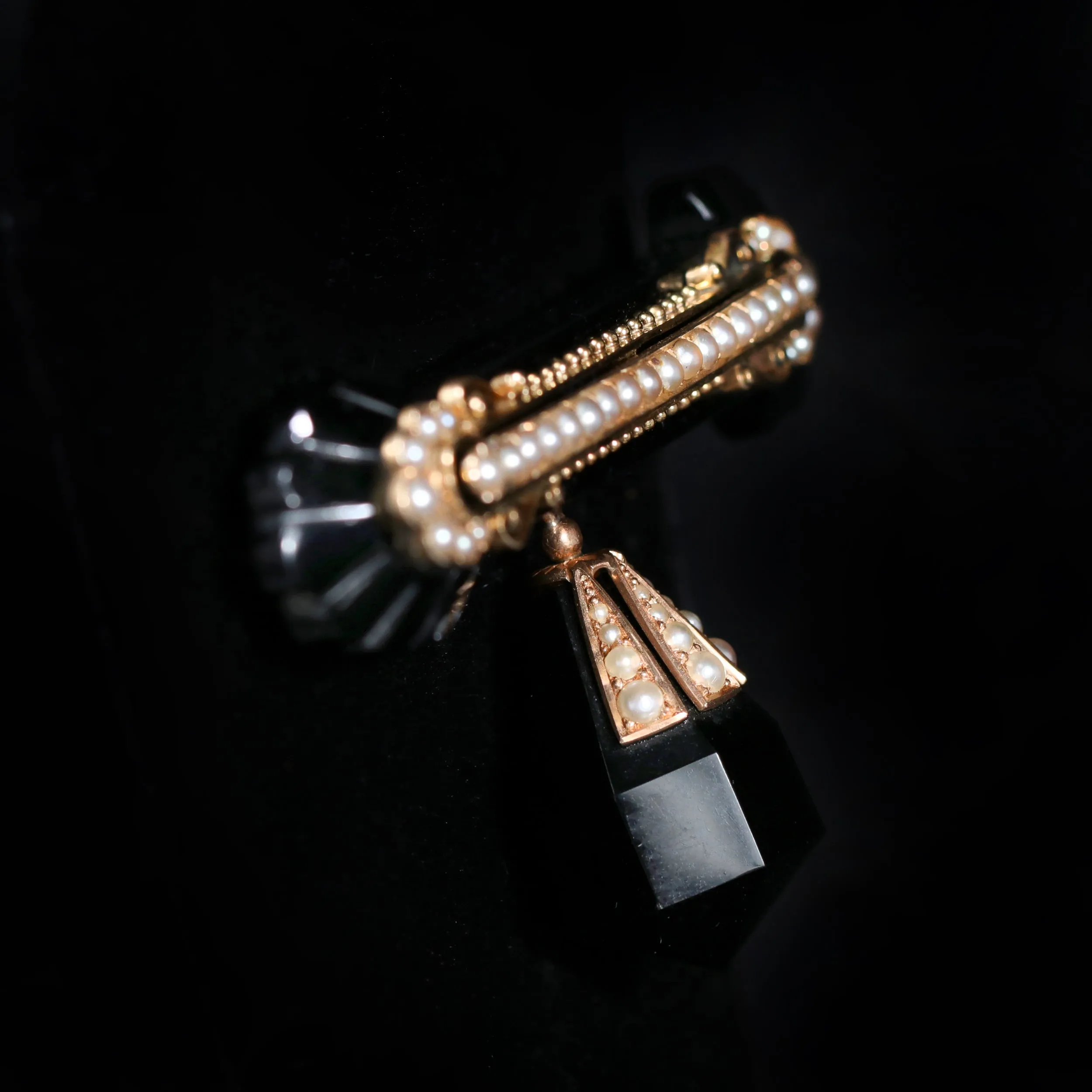 Victorian 14k Yellow Gold Onyx and Pearl Brooch